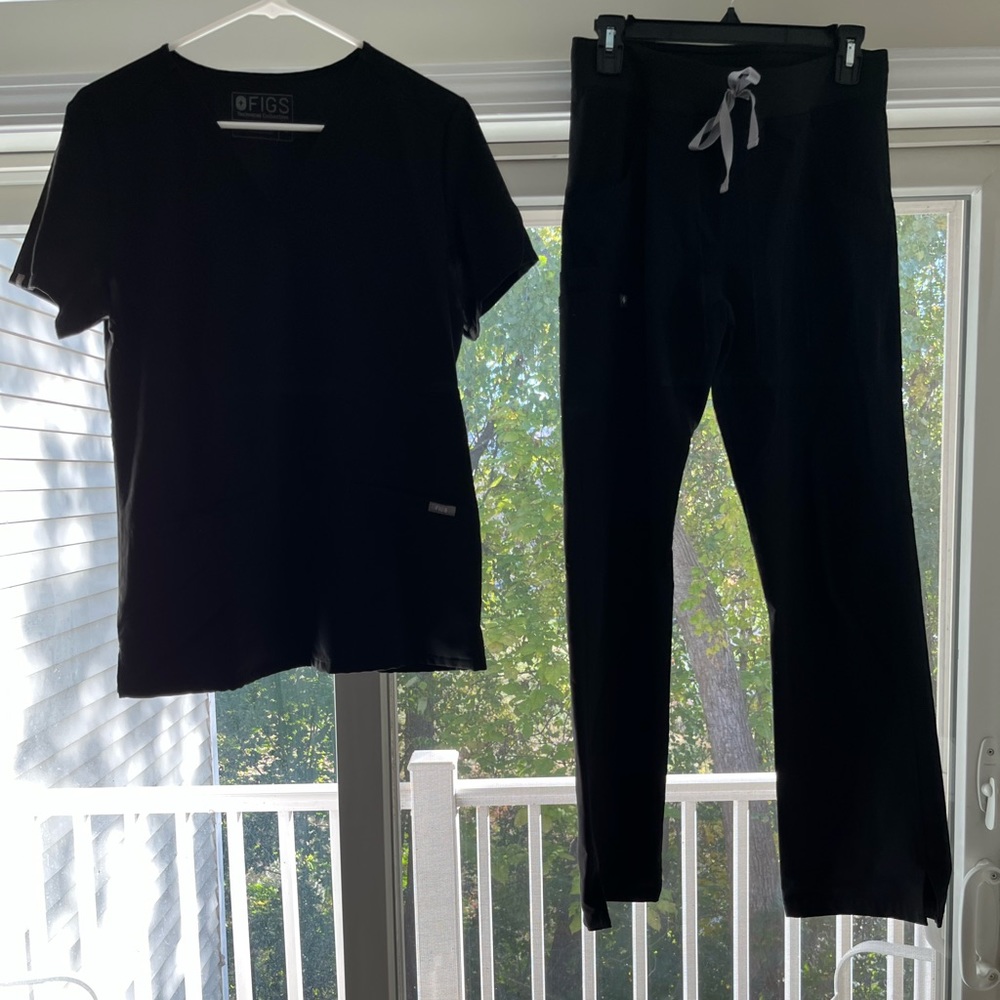 Set of size small Figs scrubs